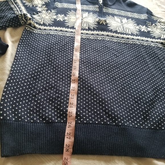 Aspen | 100% Cotton Snowflake Christmas Sweater - Picture 8 of 9
